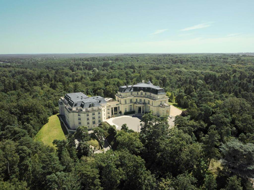 Vue aérienne de l'hôtel Mont-Royal à Chantilly