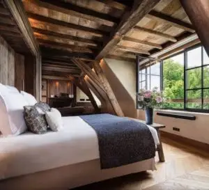 Une suite de l'hôtel 5 étoiles La Ferme Saint Siméon