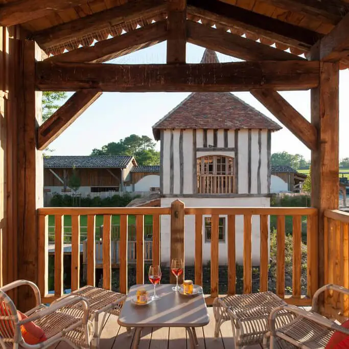 Le balcon de la suite signature du palace les Sources de Caudalie