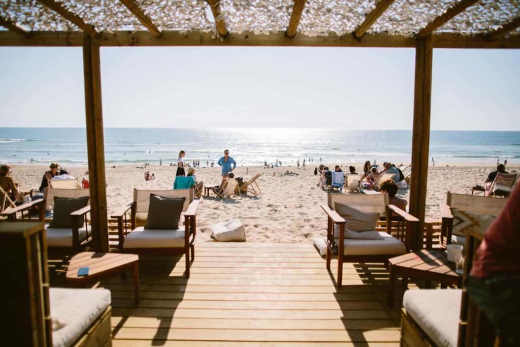 Vue sur la plage depuis la Cabanes des Estagnots de l'hôtel les Hortensias du Lac