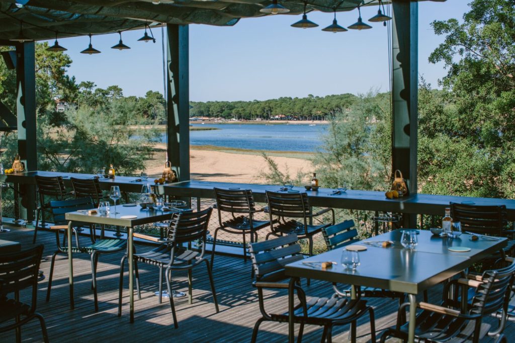 Vue sur le lac d'Hossegor depuis le restaurant de l'hotel les Hortensias du Lac