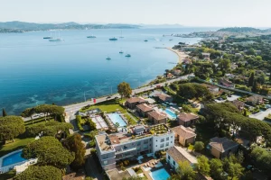 Vue aérienne de l'hôtel Kube Saint-Tropez