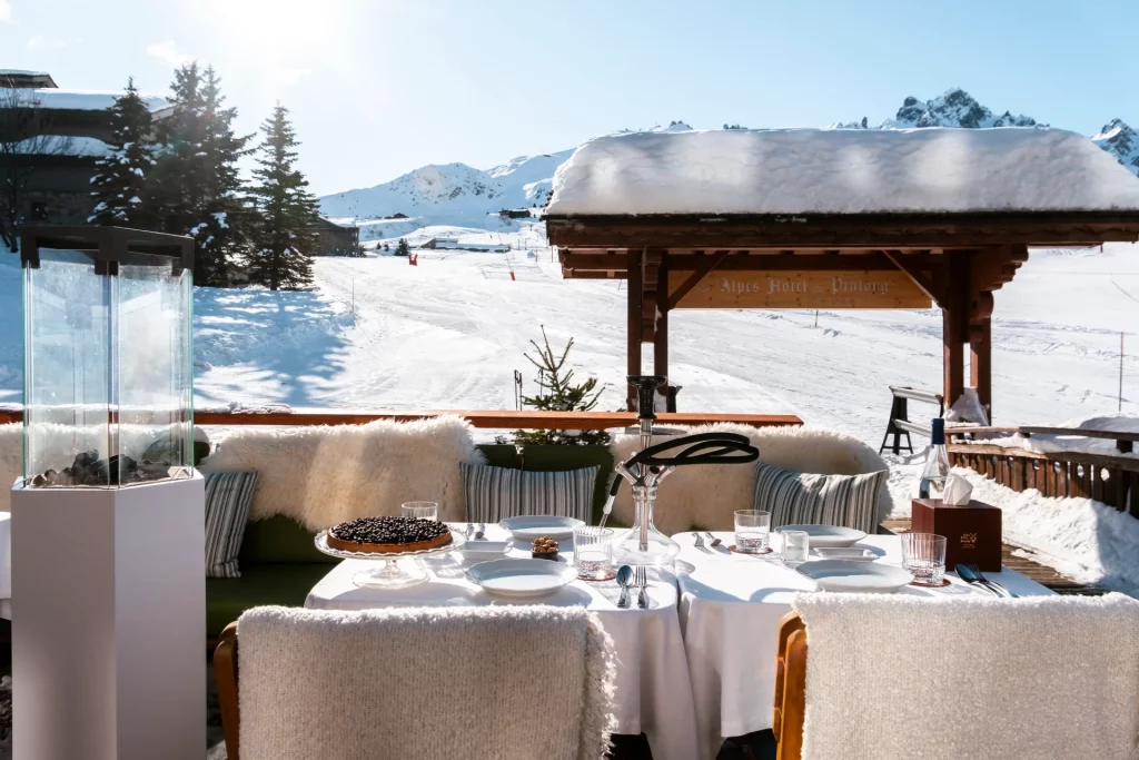 Le Musher Grill, vue depuis la terrasse de l'Alpes Hôtel du Pralong