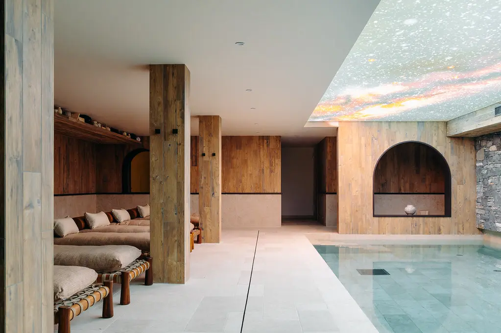 Le spa du Refuge Chez la Tante avec la piscine de 40 m2