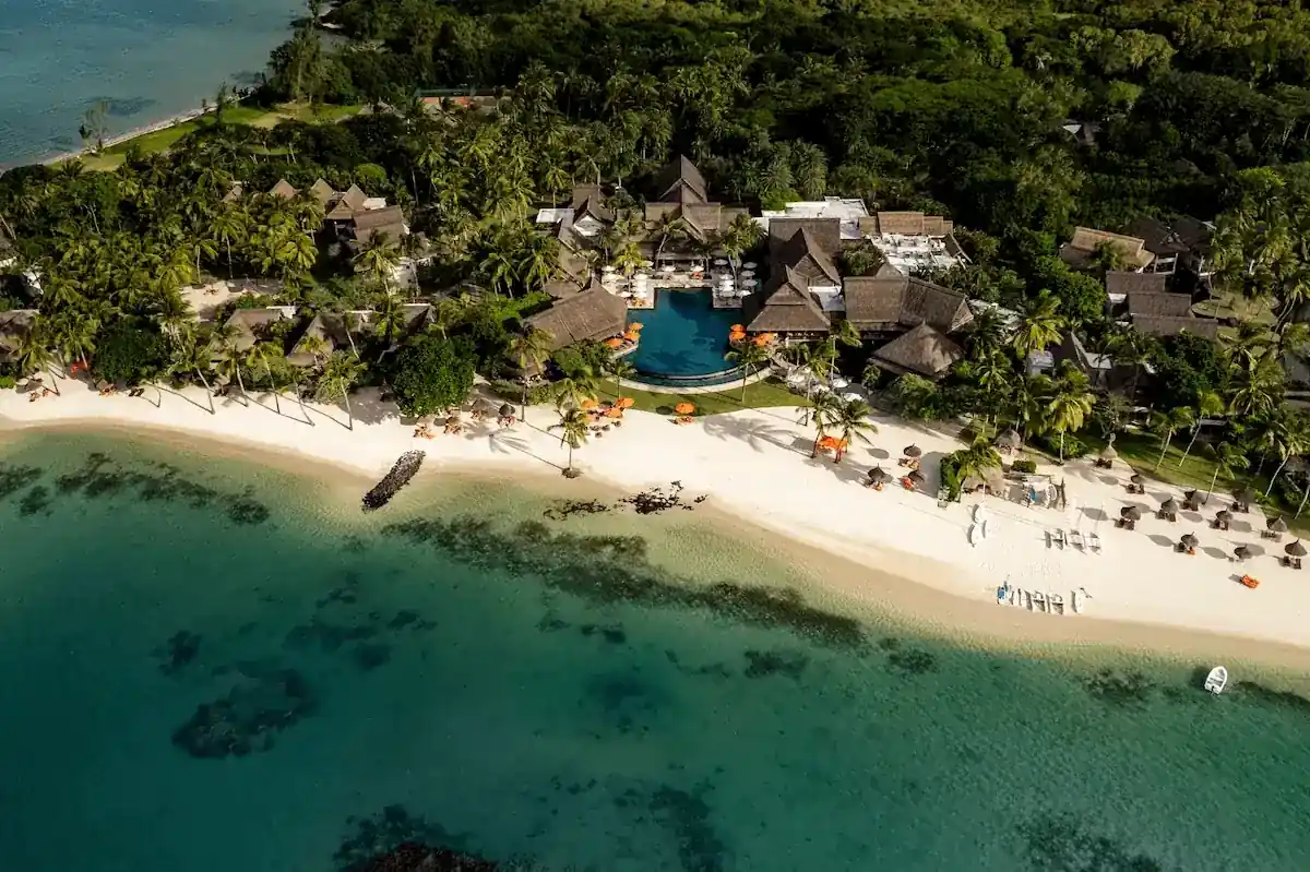 L'hôtel Constance Prince Maurice, sa piscine et plage de sable blanc.