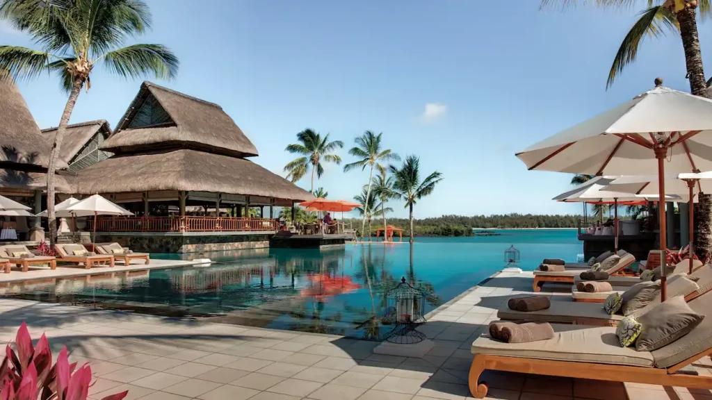 Piscine et farniente au 5 étoiles Constance Prince Maurice à l'Ile Maurice