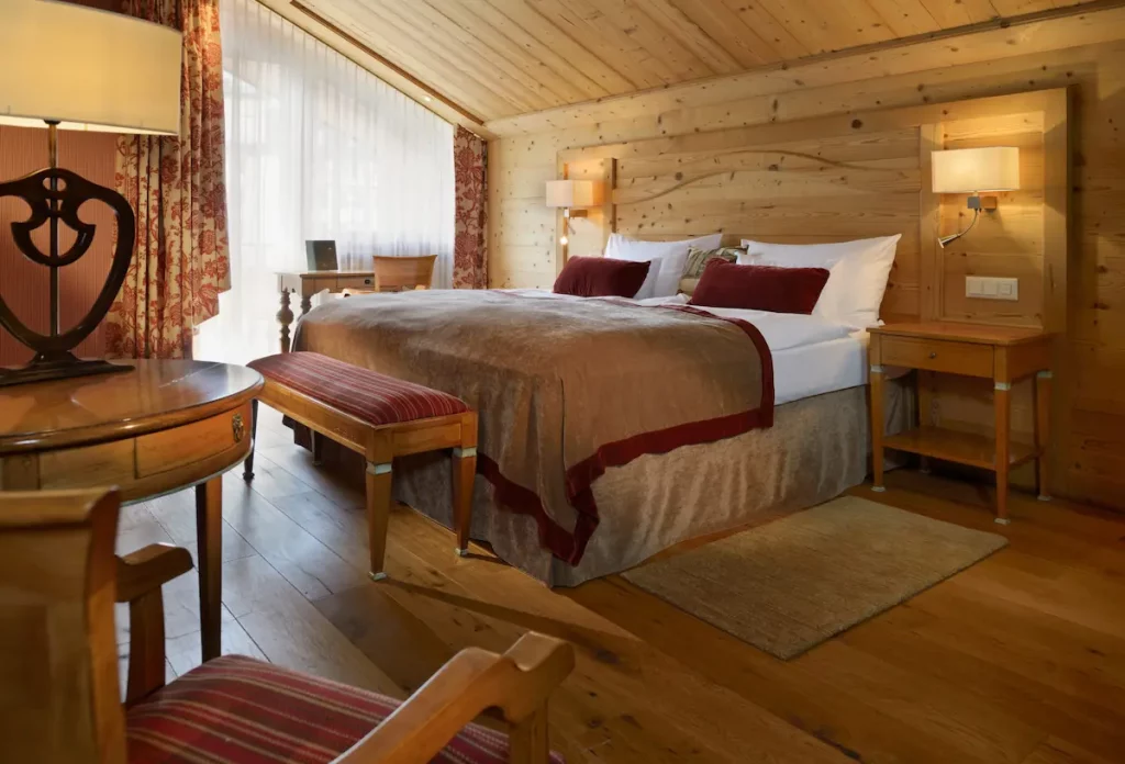 L'ambiance chaleureuse d'une suite chalet du mont Cervin palace